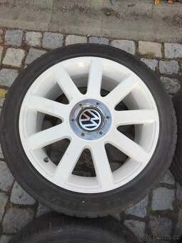 Prodám alu 17 Vw 5x112 ET 32 letní pneu 225/45/17 - 5