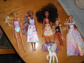 Panenky BARBIE - 2x MATTEL+1x HASBRO+1x DFAOI+1x bez značení - 5