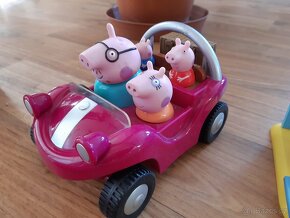 Peppa Pig Pepina a Tomík, vlak, muzeum, auto, vlak, hřiště - 5