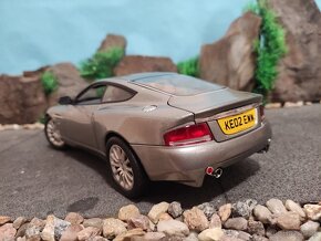 prodám model 1:18 aston martin vanquish - 5