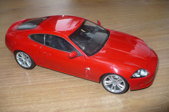 Model auto Jaguar XK Coupe 1:18 - 5