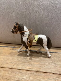 Schleich sedla a uzdy - 5