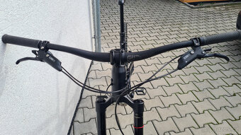 YT Capra 29, Vzduch. tlumiče RockShox, SRAM NX 1x12, Rám L - 5