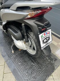 Honda SH300i ABS rok 2017 LED bezklíč start - 5