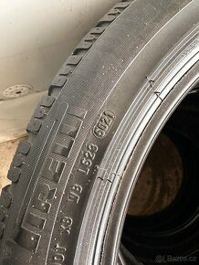 Prodám 4 zimní použité pneumatiky Pirelli 235.45 R18 - 5