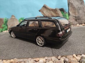 prodám model 1:18 mercedes benz e class combi e420 - 5