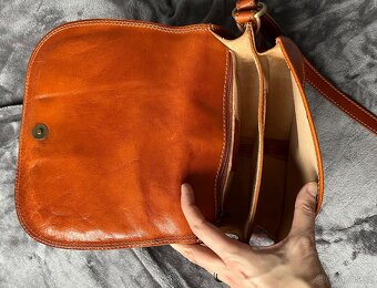 Pravá kožená crossbody kabelka Mazzini, sleva 1200 Kč. - 5