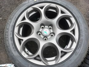 Prodám Sadu Orig NEJETÝCH ALU kol Alfa 225/50R17 zimní - 5