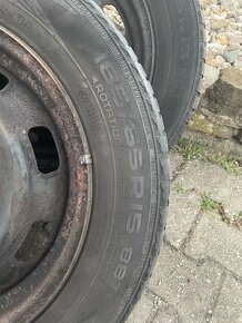 Nokian WR D4 185/65 R15 88T zimní + plechová kola + poklice - 5