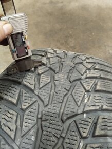 Zimní Nokian 235/50 R17 100V vzorek přes 5mm - 5