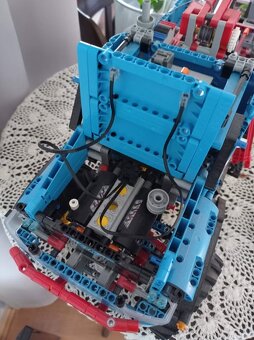 LEGO Technic 42070 - 5