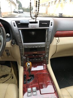 Lexus LS600h long - 5