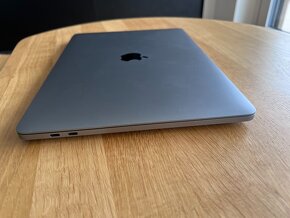 Prodám MacBook Pro 13 M2 2022, 8GB RAM, 512GB, ve - 5