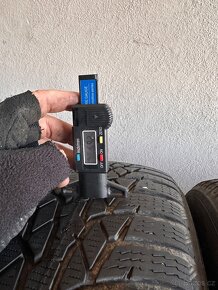 Prodám 4 zimní použité pneu Nokian Tyres WR-3 205/55R16 - 5