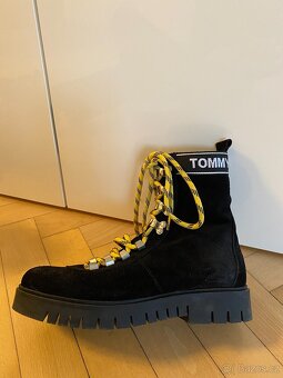 Černé dívčí/dámské semišové boty TOMMY JEANS - 5