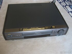 Prodám video recorder JVC HR-E 239 - 5