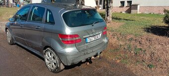 Mercedes Benz B200 - 5