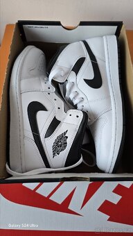 Nike Air Jordan 1 Mid - 5