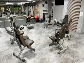 Sada 8 strojů od TECHNOGYM - 5