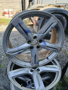 alu kola Audi 20" 5x112 8.5J ET33 střed 66.6 mm - 5