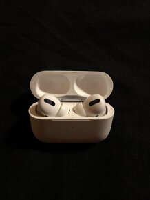 prodám Airpods (pravé sluchátko se odpojuje) - 5