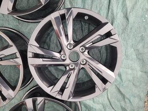 Alu kola Volkswagen Golf Valenci Black R17 ET51 - 5