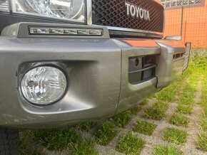 Toyota Land Cruiser 79 - 5