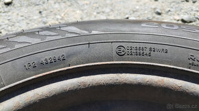 Nokian 205/65 R15 94T, zimní, 2023, 7,5mm. Sada s disky - 5