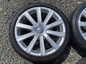 Alu orig letni sada VW Omanyt 5x112 7,5J ET49 225/40 R18 - 5