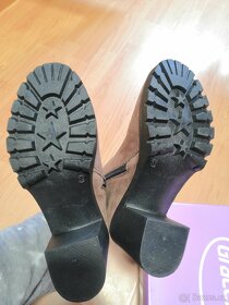 Nové hnědé semišové kotníkové chelsea boty na podpatku - 5
