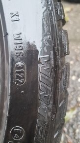 Prodám čtyři zimní pneu PIRELLI 225/45/18,cena je za 4 kusy. - 5