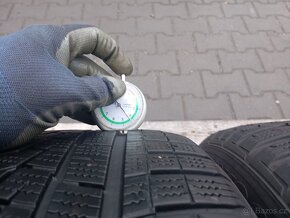 225/50/17 zimní pneu hankook - 5