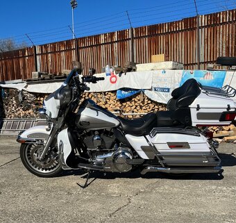 Harley Davidson FLHTCU Ultra Classic Electra Glide - 5