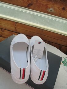 vel 39 Tommy Hilfiger-nové slip on - 5