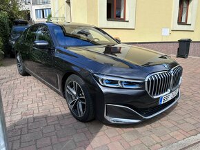 BMW 750i 9/22 37tkm záruka 26.9.2025 - 5