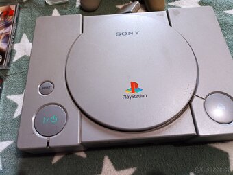 PlayStation 1 + dvě hry - 5