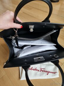 Salvatore Ferragamo Studio bag M celokožená kabelka - 5