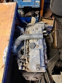 TOYOTA land cruiser 70/73 motor 2lt 63 kw a 2.4d - 5