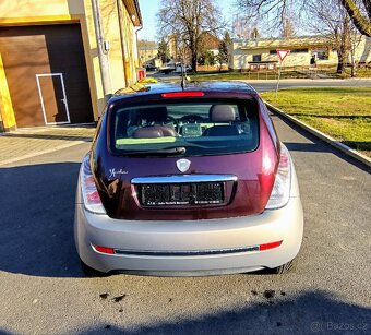 Lancia Ypsilon 1.4 16V 70 kW Platino bicolor - 5