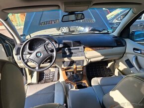 BMW X5 4.4i - 5