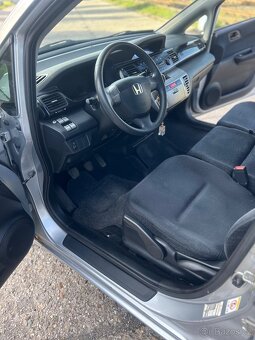 Honda FR-V - 5