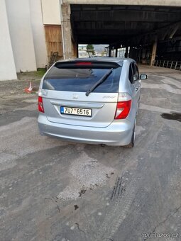 Honda FRV rodinný 6ti místny vuz. R.v. 2005 - 5