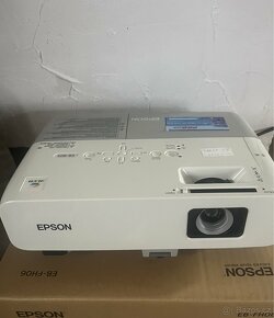 Epson EB 825 - 5