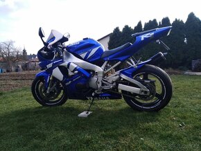 Yamaha R1 - 5