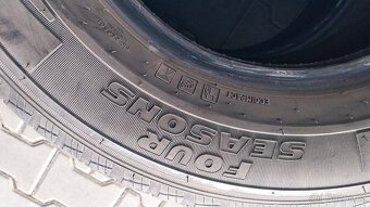 Prodám 2 x pneu Pirelli 225/70/15 C - 5