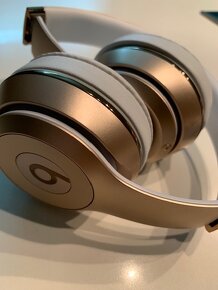 Prodám sluchátka Beats Solo3 Wireless gold - používaná - 5