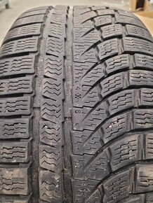 2 ks zimnich pneu Nokian 235/40  R19 - 5