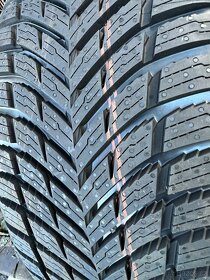 Celoroční pneu 215/45/17 91W Nokian Seasonproof - 5