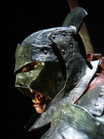 sideshow Uruk-hai Legendary Scale Bust - 5