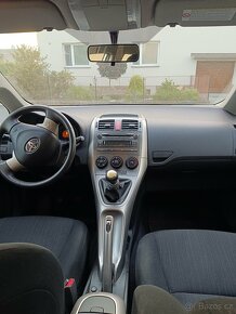 Toyota Auris 1,6i r.v.2009 - 5